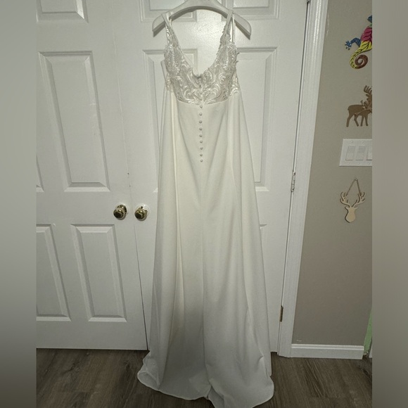 Brand new wedding dress , size 16 - Picture 3 of 6